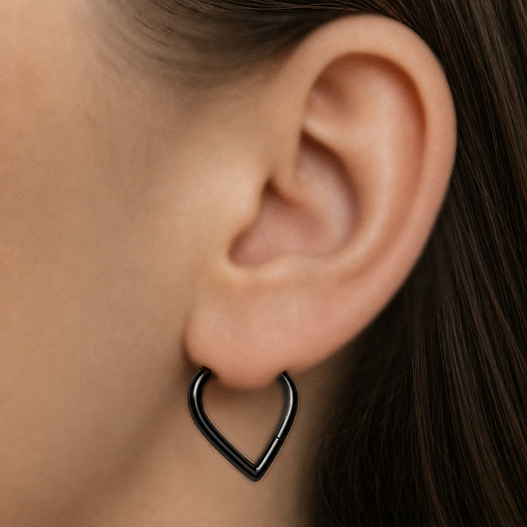 [TOPOSH-LEGACY-LAYOUT-REPAIR-20260717-LEGACY25:TP-SR-BK-18G8-PLN-143:02] Heart Titanium Segment Ring – Black | 02_model_white