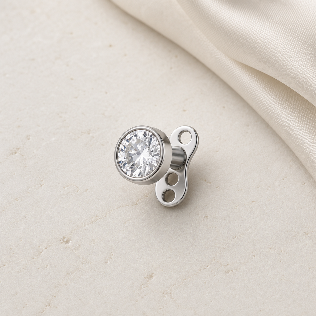 [TOPOSH-ROLE-ORDER-CLEANUP-20260717-BATCH08:TP-DM-IN-SIL-14G2.5-T3-CLCZ-036:06] Clear CZ Titanium Dermal Top – Silver | 06_accessory_flatlay