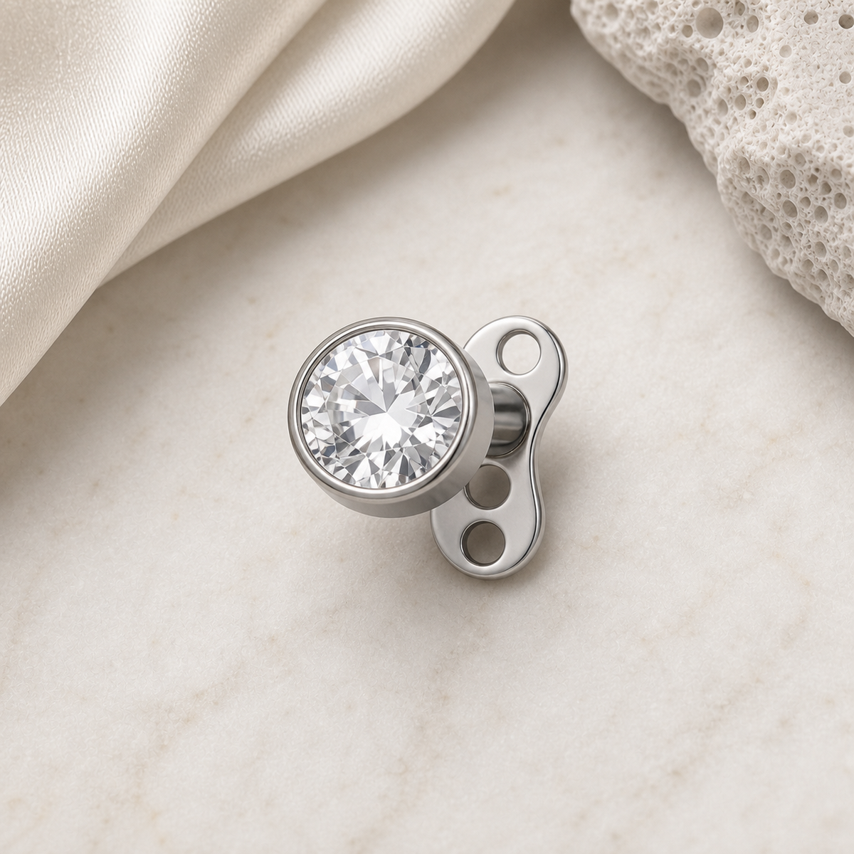 [TOPOSH-ROLE-ORDER-CLEANUP-20260717-BATCH08:TP-DM-IN-SIL-14G2-CLCZ-059:06] Round Clear CZ Titanium Dermal Top – Silver | 06_accessory_flatlay