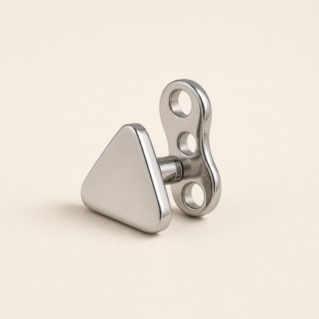 [TOPOSH-ROLE-ORDER-CLEANUP-20260717-BATCH08:TP-DM-IN-SIL-14G2-PLN-012:05] Titanium Dermal Top – Silver | 05_product_angles