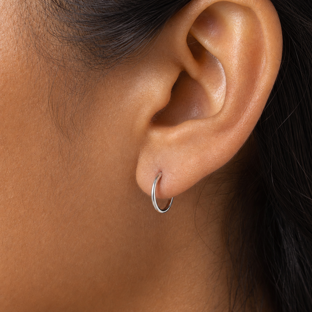 [TOPOSH-ROLE-ORDER-CLEANUP-20260717-BATCH08:TP-HOP-SIL-20G8-PLN-088:04] Titanium Hoop – Silver, 8mm | 04_model_asian