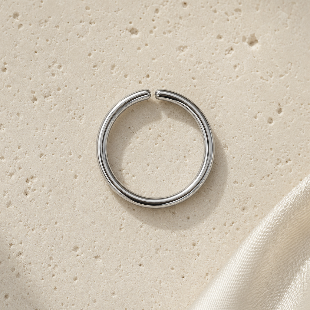 [TOPOSH-ROLE-ORDER-CLEANUP-20260717-BATCH08:TP-HOP-SIL-20G8-PLN-088:06] Titanium Hoop – Silver, 8mm | 06_accessory_flatlay
