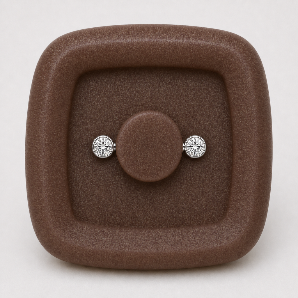 [TOPOSH-FULLSCORE-V4-20260711:TP-NP-TH-SIL-14G14-B5-B5-CLCZ-005:03] Implant Grade Titanium - Nipple Ring - Silver - Clear CZ - 14G (1.6 x 14+5+5 mm) - gemstone macro