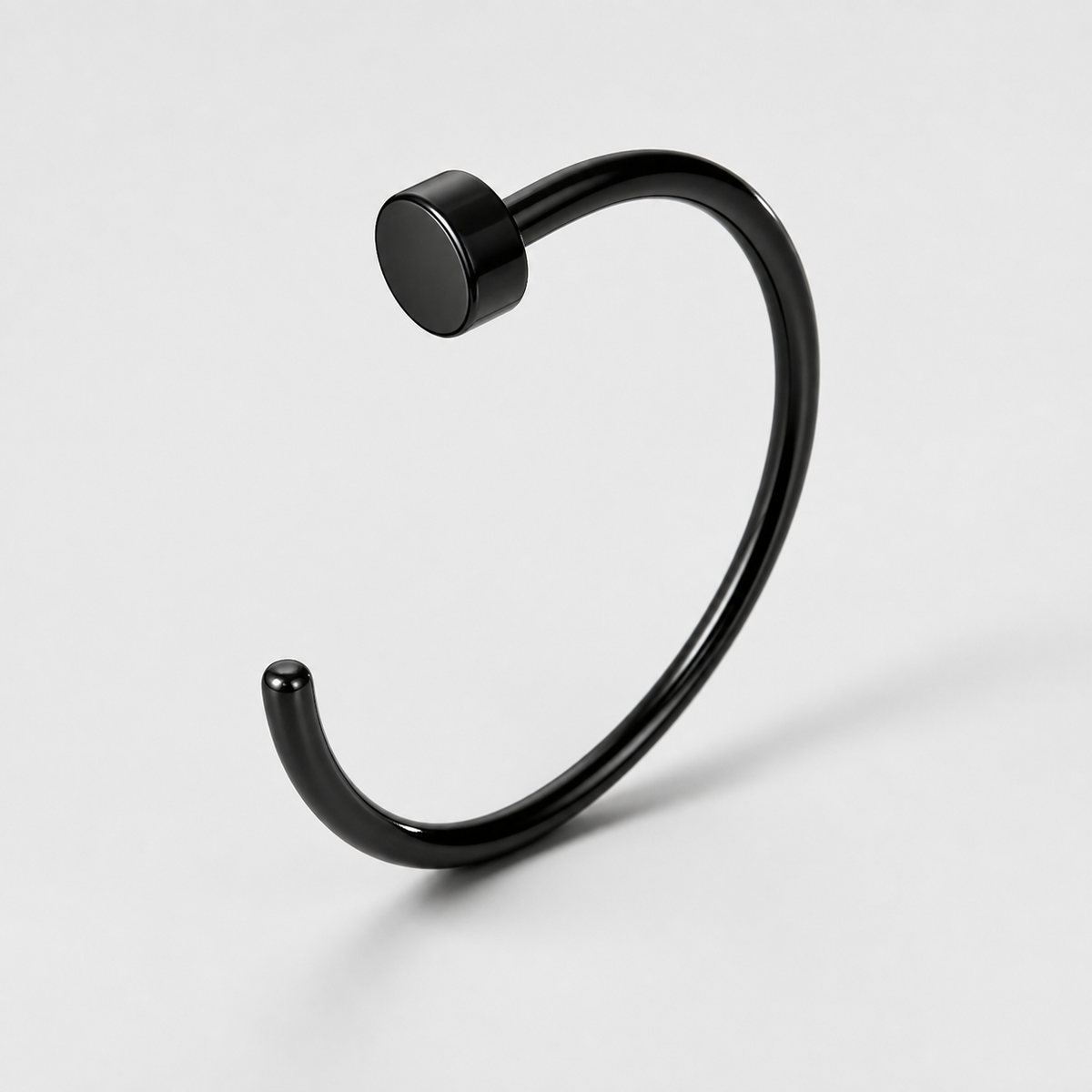 [TOPOSH-ROLE-ORDER-CLEANUP-20260717-BATCH11:TP-NS-BK-20G8-PLN-001:05] Titanium Nose Hoop – Black | 05_product_angles