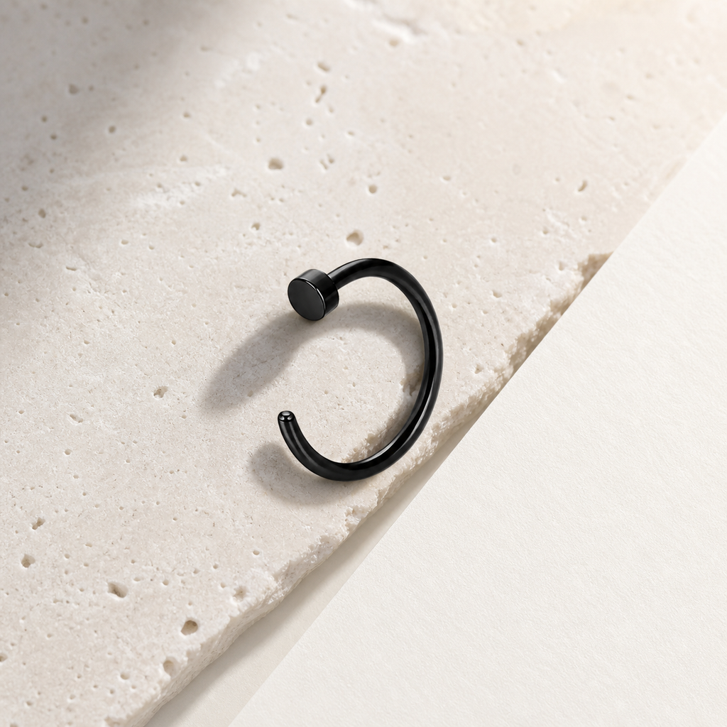 [TOPOSH-ROLE-ORDER-CLEANUP-20260717-BATCH11:TP-NS-BK-20G8-PLN-001:06] Titanium Nose Hoop – Black | 06_accessory_flatlay