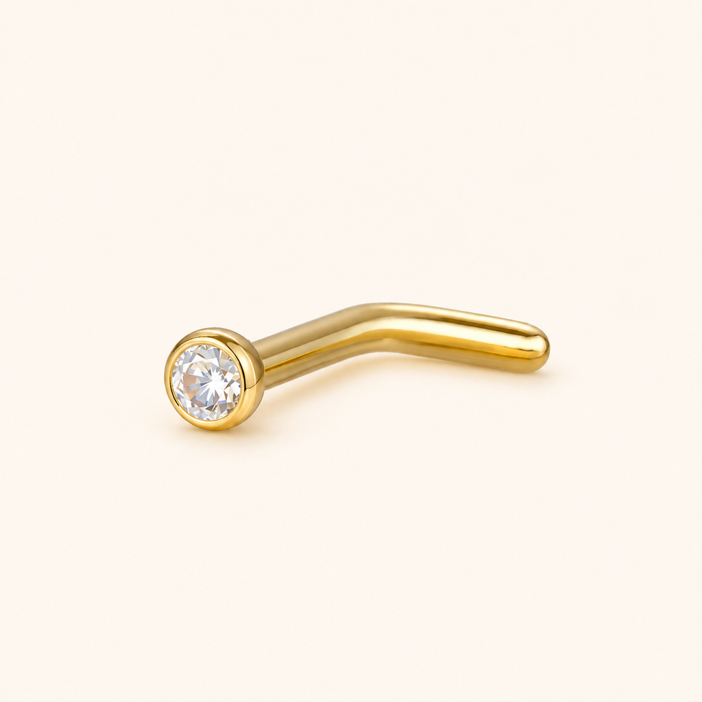 [TOPOSH-ROLE-ORDER-CLEANUP-20260717-BATCH09:TP-NS-L-GD-18G6-T2-CLCZ-830:01] Clear CZ Titanium L-Bend Nose Stud – Gold, 6+2mm | 01_primary_product_bg