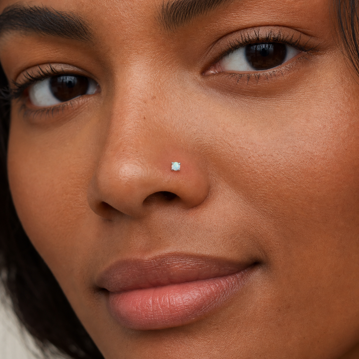 [TOPOSH-ROLE-ORDER-CLEANUP-20260717-BATCH14:TP-NS-S-SIL-20G6-OP17-011:04] White Opal Titanium Nose Screw – Silver | 04_model_asian