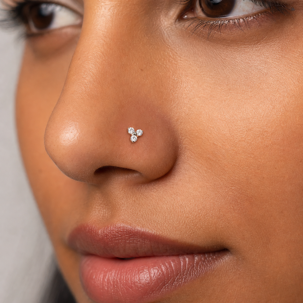[TOPOSH-ROLE-ORDER-CLEANUP-20260717-BATCH12:TP-NS-SIL-0.8-CLCZ-052:04] Clear CZ Titanium Nose Jewelry – Silver | 04_model_asian