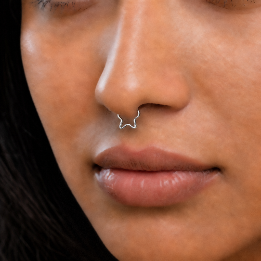 [TOPOSH-ROLE-ORDER-CLEANUP-20260717-BATCH13:TP-NS-SIL-16G12-PLN-004:04] Star Titanium Nose Jewelry – Silver, 12mm | 04_model_asian