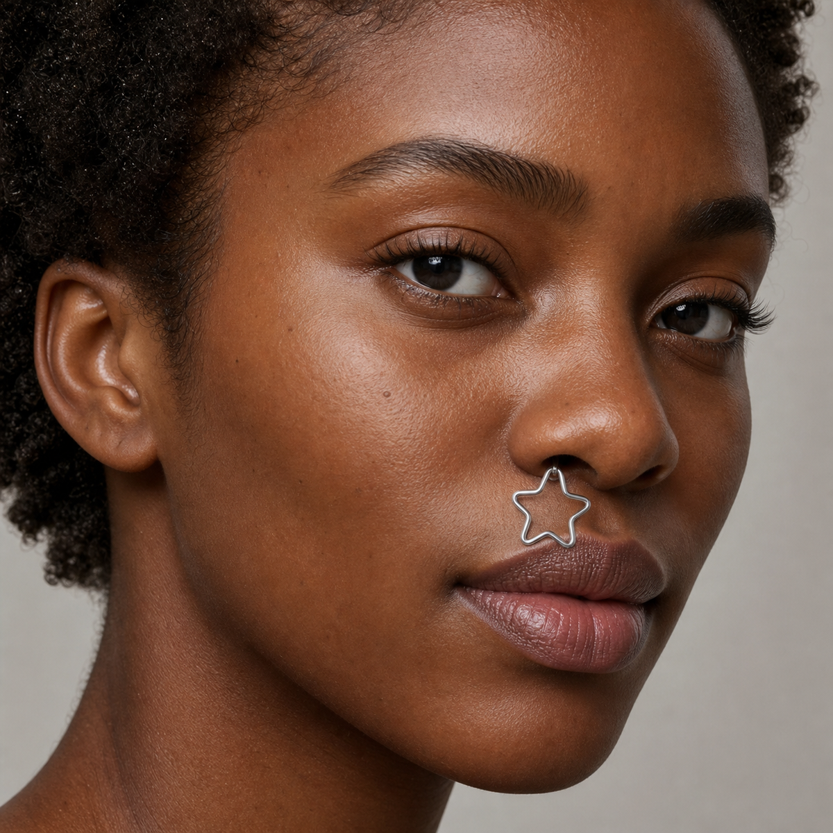 [TOPOSH-ROLE-ORDER-CLEANUP-20260717-BATCH13:TP-NS-SIL-16G12-PLN-004:03] Star Titanium Nose Jewelry – Silver, 12mm | 03_model_black