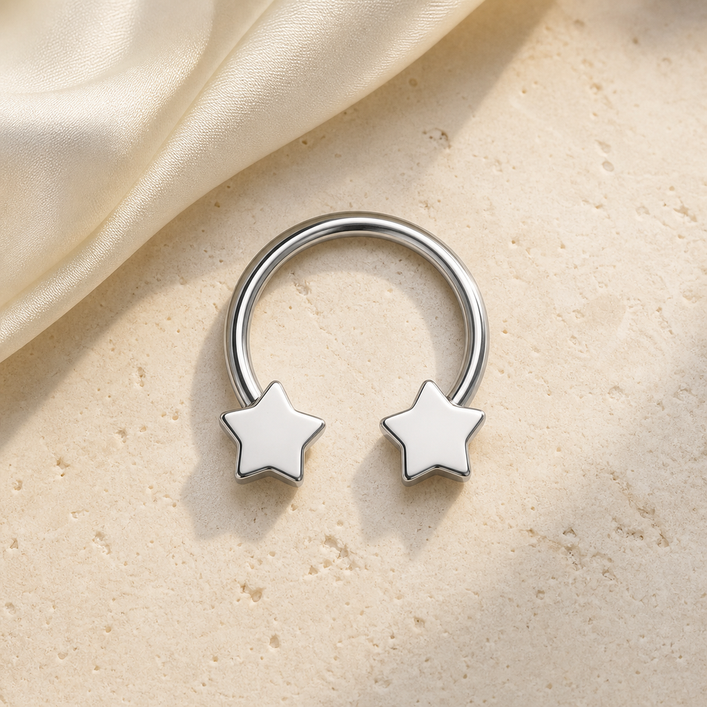 [TOPOSH-LEGACY-LAYOUT-REPAIR-20260717-LEGACY21:TP-HS-EX-SIL-16G10-PLN-011:06] Star Titanium Horseshoe Ring – Silver | 06_accessory_flatlay