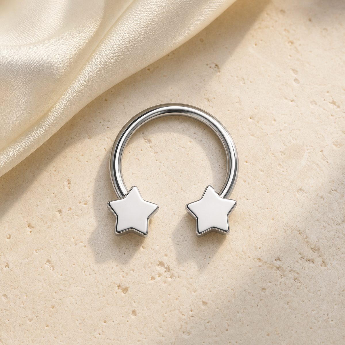 [TOPOSH-LEGACY-LAYOUT-REPAIR-20260717-LEGACY21:TP-HS-EX-SIL-16G10-PLN-011:06] Star Titanium Horseshoe Ring – Silver | 06_accessory_flatlay