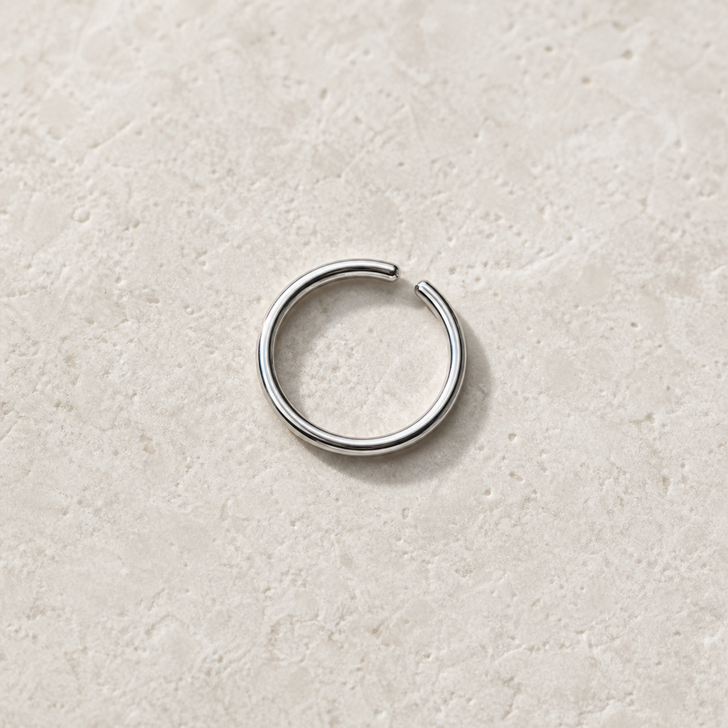 [TOPOSH-LEGACY-LAYOUT-REPAIR-20260717-LEGACY13:TP-HOP-RD-SIL-20G7-PLN-003:06] Titanium Hoop – Silver, 7mm | 06_accessory_flatlay