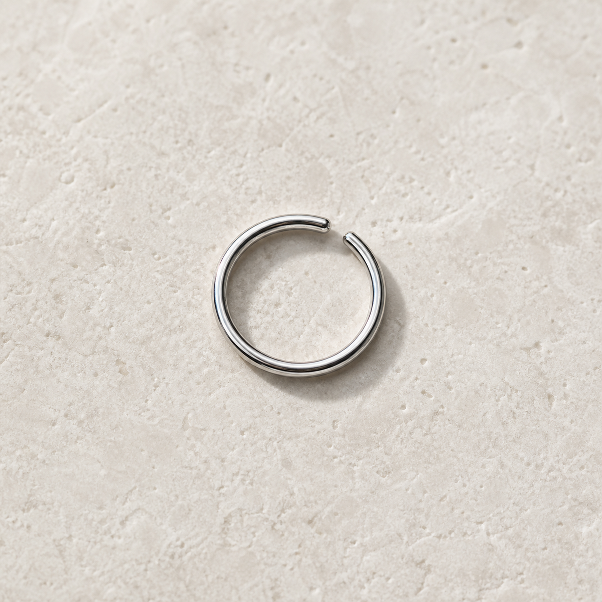[TOPOSH-LEGACY-LAYOUT-REPAIR-20260717-LEGACY13:TP-HOP-RD-SIL-20G7-PLN-003:06] Titanium Hoop – Silver, 7mm | 06_accessory_flatlay