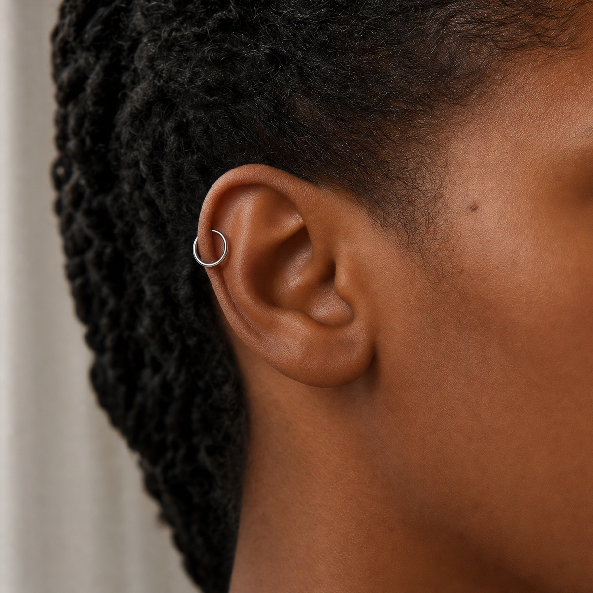 [TOPOSH-LEGACY-LAYOUT-REPAIR-20260717-LEGACY12:TP-HOP-RD-SIL-20G6-PLN-002:03] Titanium Hoop – Silver, 6mm | 03_model_black