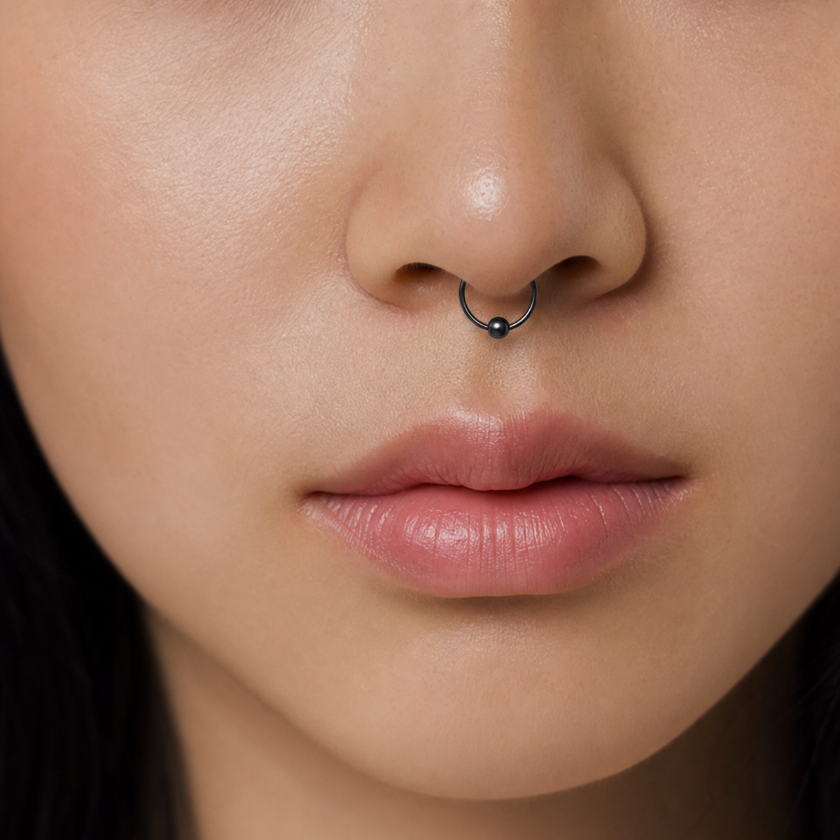 [TOPOSH-LEGACY-LAYOUT-REPAIR-20260717-LEGACY15:TP-BCR-BK-20G8-T2-PLN-056:04] Titanium Captive Bead Ring – Black | 04_model_asian