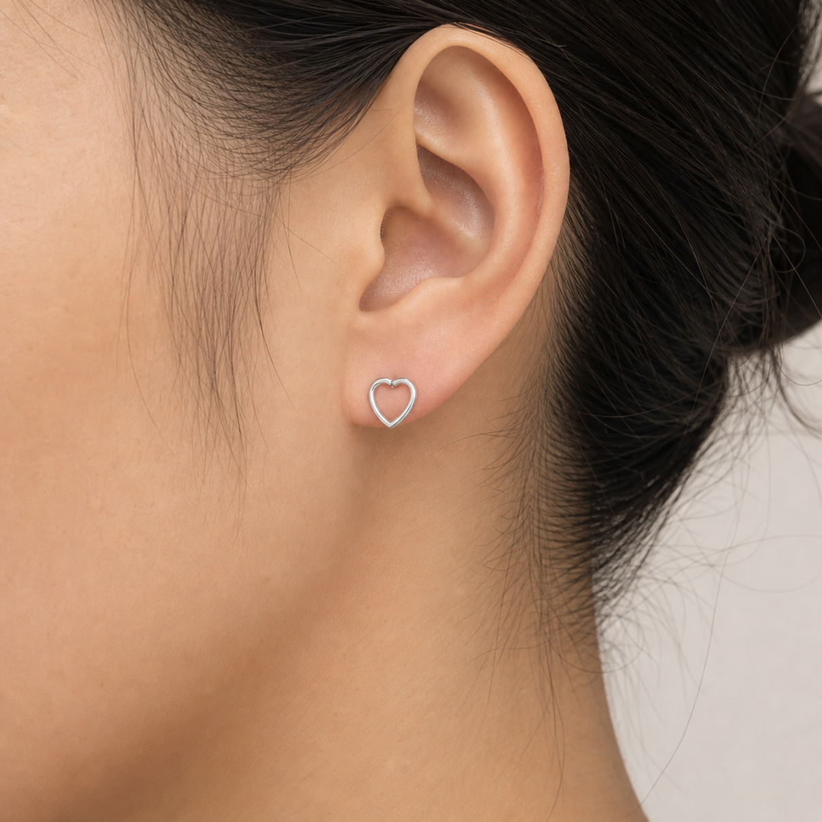 [TOPOSH-LEGACY-LAYOUT-REPAIR-20260717-LEGACY21:TP-HOP-SIL-6-PLN-WGT6:04] Heart Titanium Hoop – Silver, 6mm | 04_model_asian