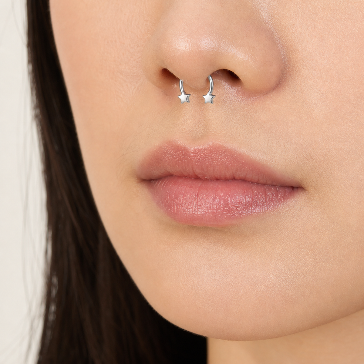 [TOPOSH-LEGACY-LAYOUT-REPAIR-20260717-LEGACY21:TP-HS-EX-SIL-16G10-PLN-011:04] Star Titanium Horseshoe Ring – Silver | 04_model_asian
