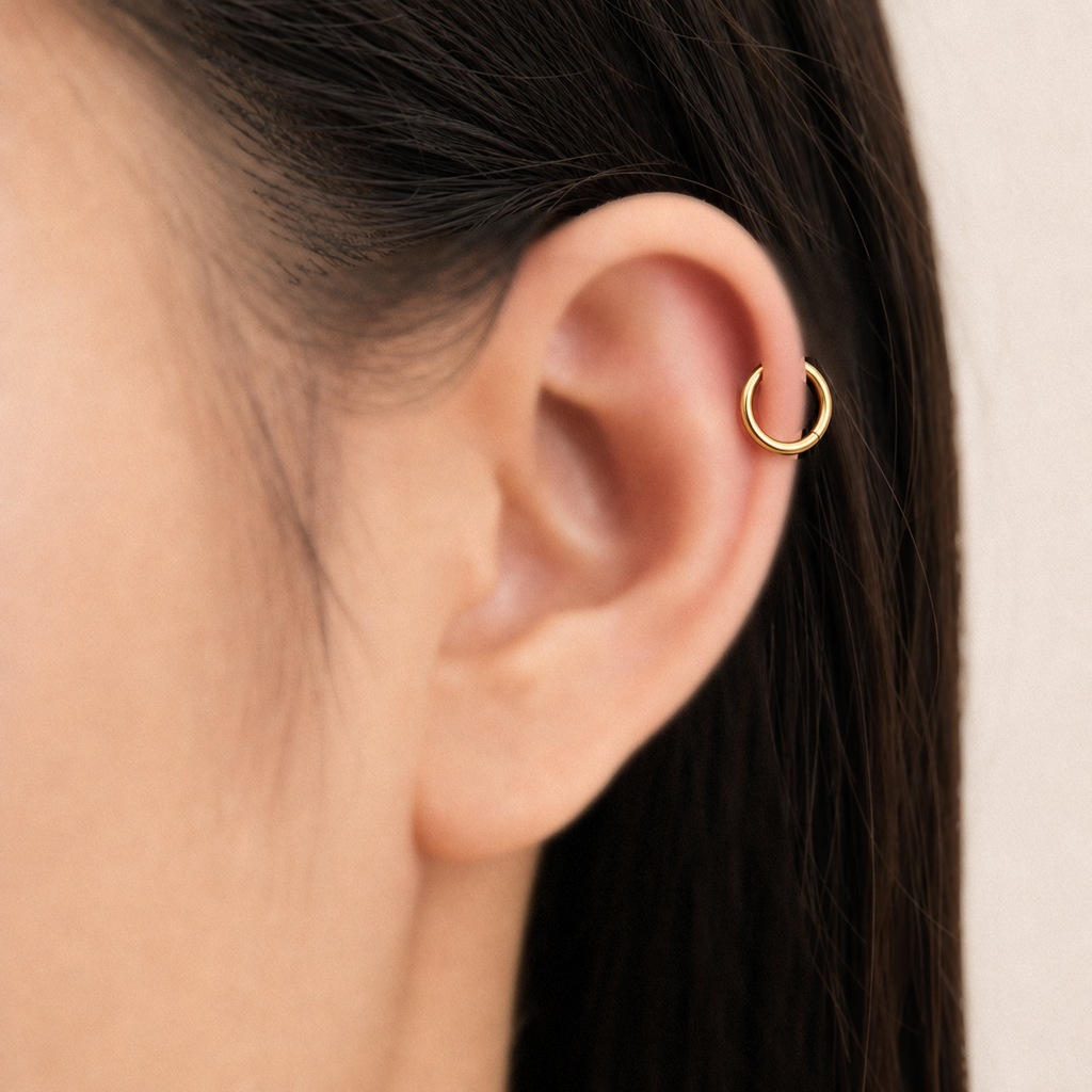 [TOPOSH-LEGACY-LAYOUT-REPAIR-20260717-LEGACY24:TP-SR-24K-16G6-PLN-018:04] Titanium Segment Ring – 24K Gold, 6mm | 04_model_asian
