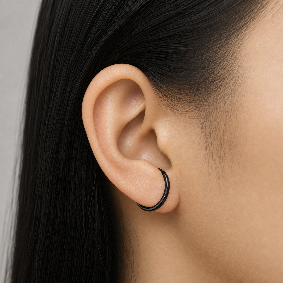 [TOPOSH-LEGACY-LAYOUT-REPAIR-20260717-LEGACY25:TP-SR-BK-14G8-PLN-933:04] Titanium Segment Ring – Black, 8mm | 04_model_asian