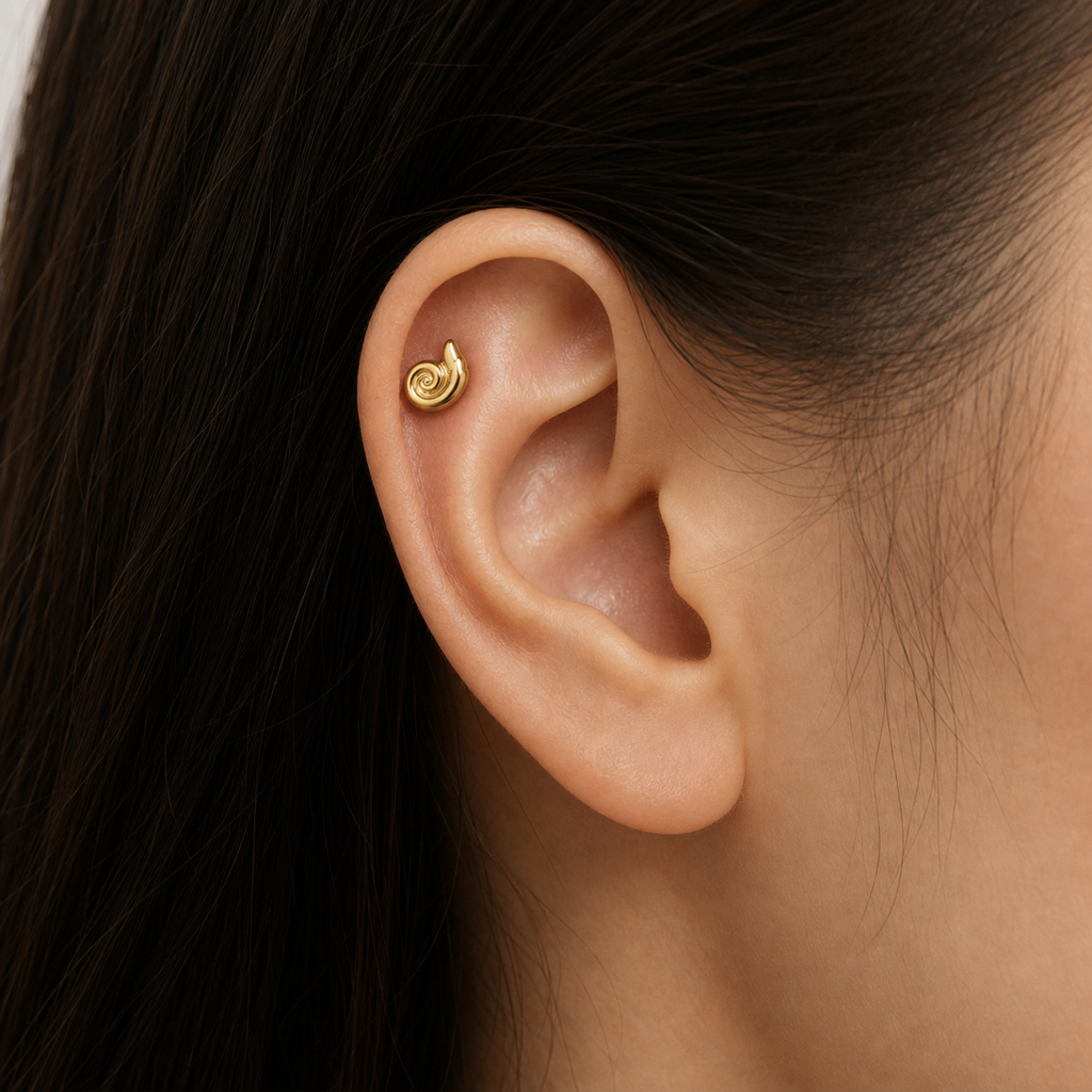[TOPOSH-LEGACY-LAYOUT-REPAIR-20260717-LEGACY33:TP-FB-IN-GD-18G6-T4-PLN-156:04] Claw Titanium Flat Back – Gold | 04_model_asian