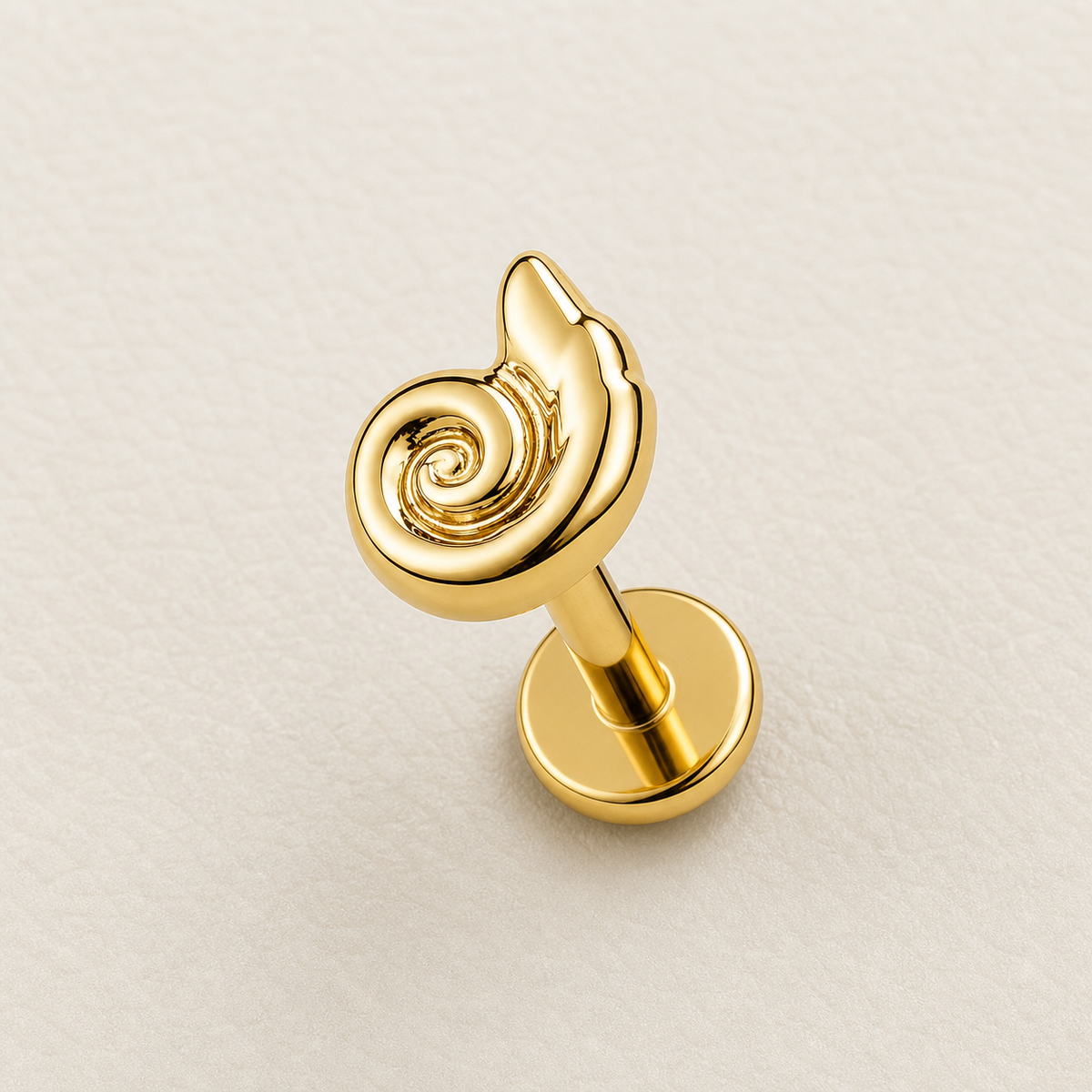 [TOPOSH-LEGACY-LAYOUT-REPAIR-20260717-LEGACY33:TP-FB-IN-GD-18G6-T4-PLN-156:06] Claw Titanium Flat Back – Gold | 06_accessory_flatlay