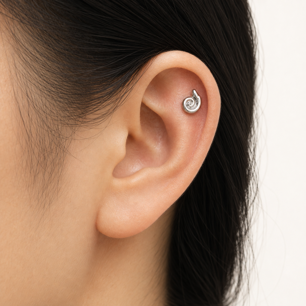 [TOPOSH-LEGACY-LAYOUT-REPAIR-20260717-LEGACY33:TP-FB-IN-SIL-18G6-T4-PLN-157:04] Claw Titanium Flat Back – Silver | 04_model_asian