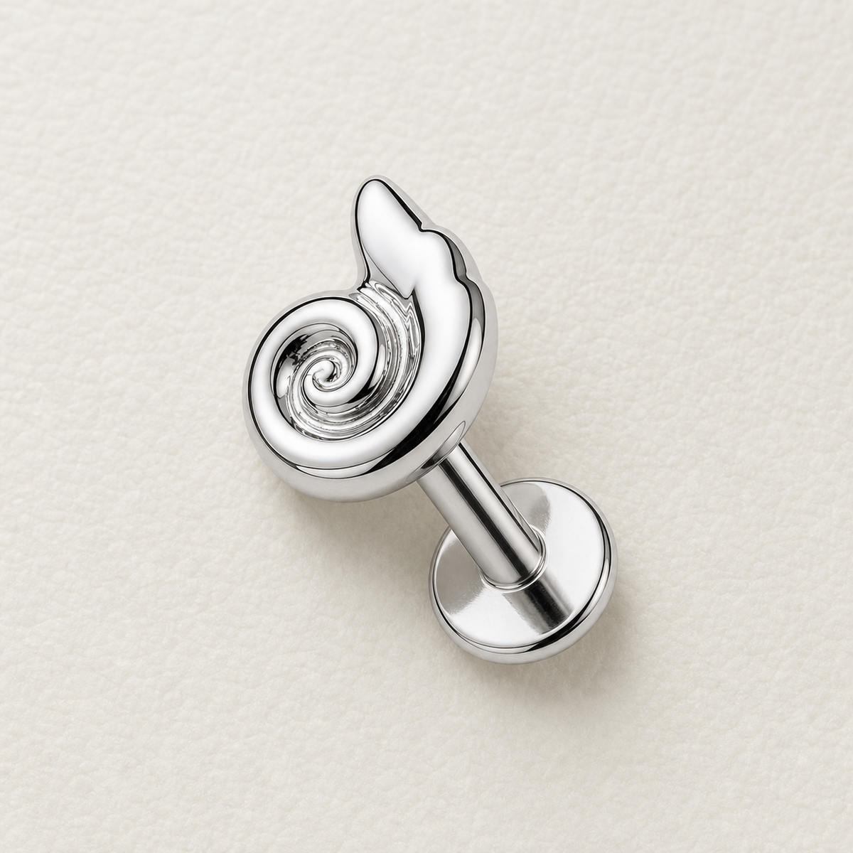 [TOPOSH-LEGACY-LAYOUT-REPAIR-20260717-LEGACY33:TP-FB-IN-SIL-18G6-T4-PLN-157:06] Claw Titanium Flat Back – Silver | 06_accessory_flatlay