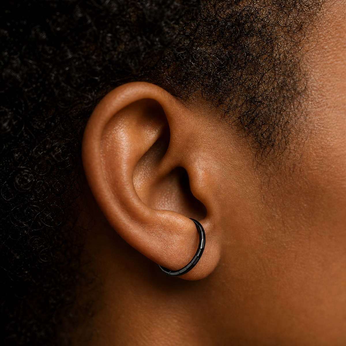 [TOPOSH-LEGACY-LAYOUT-REPAIR-20260717-LEGACY34:TP-SR-BK-16G8-PLN-907:03] Titanium Segment Ring – Black | 03_model_black