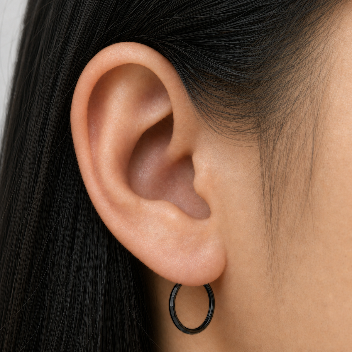 [TOPOSH-LEGACY-LAYOUT-REPAIR-20260717-LEGACY34:TP-SR-BK-16G8-PLN-907:04] Titanium Segment Ring – Black | 04_model_asian