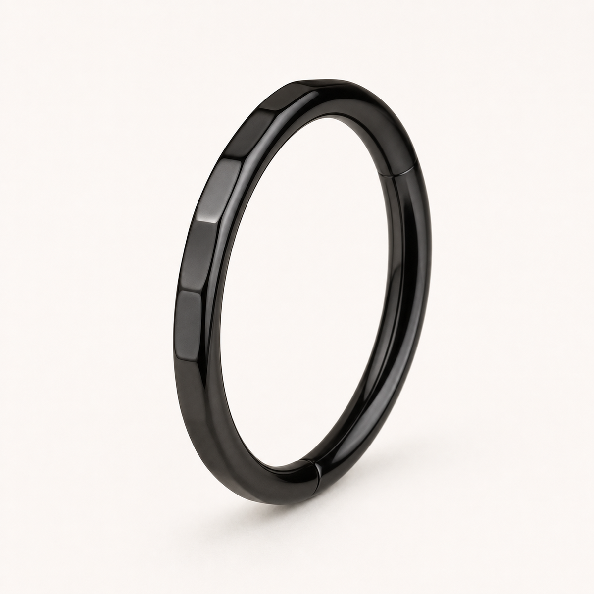 [TOPOSH-LEGACY-LAYOUT-REPAIR-20260717-LEGACY34:TP-SR-BK-16G8-PLN-907:05] Titanium Segment Ring – Black | 05_product_angles