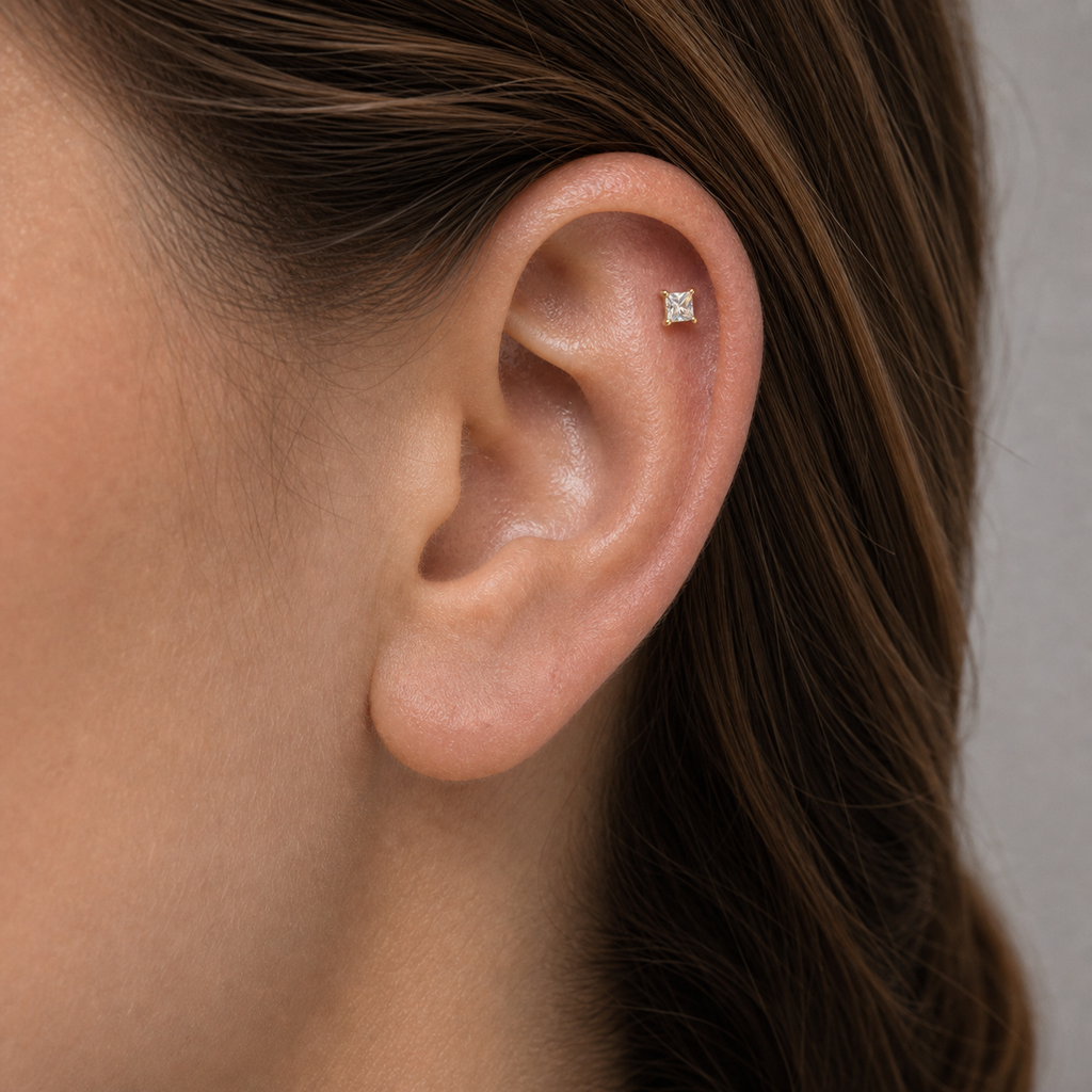 [TOPOSH-LEGACY-LAYOUT-REPAIR-20260717-LEGACY02:TP-CAR-EX-GD-16G6-B3-B3-SW001-088:02] Clear Crystal Titanium Cartilage Barbell – Gold, 6+3+3mm | 02_model_white