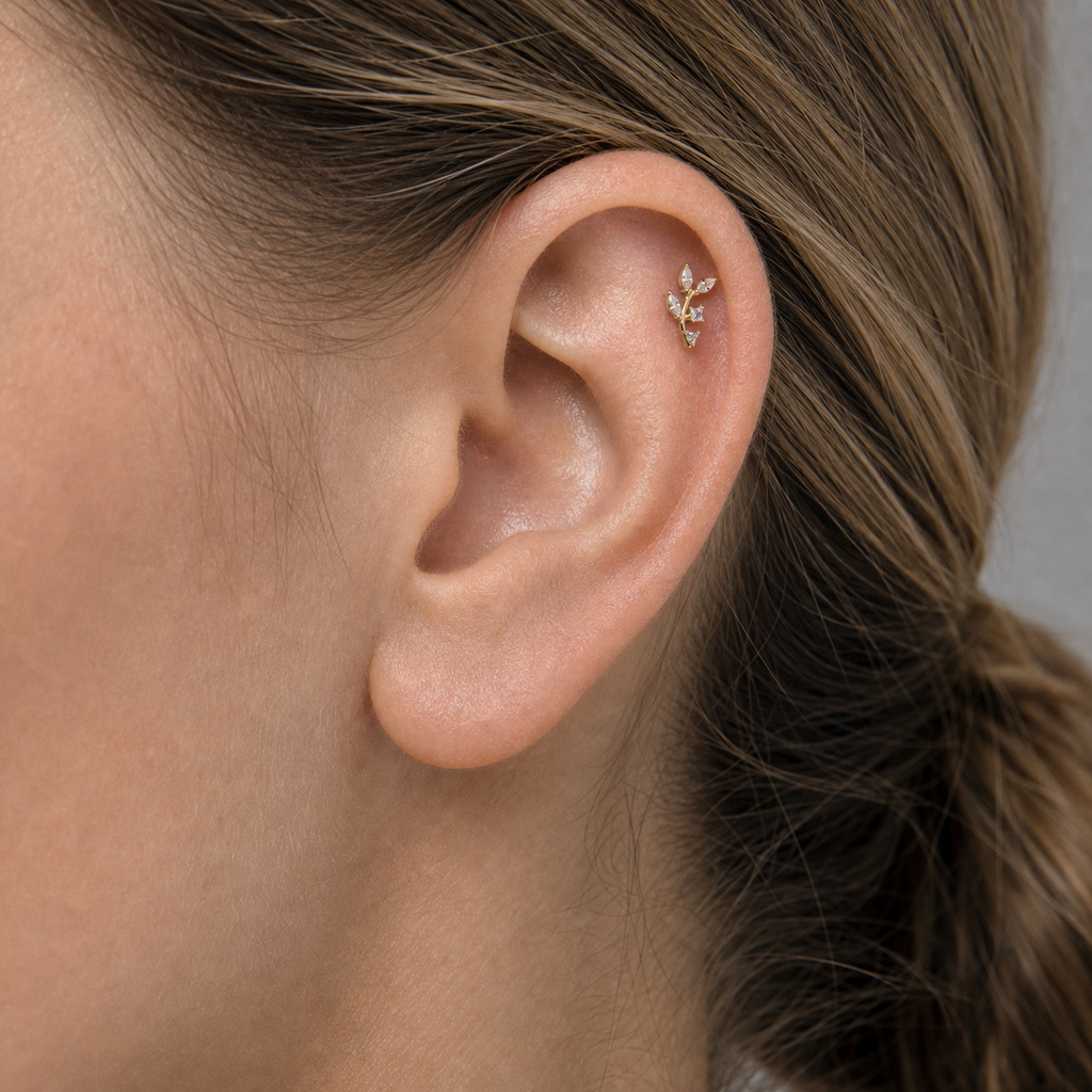 [TOPOSH-LEGACY-LAYOUT-REPAIR-20260717-LEGACY02:TP-CAR-EX-GD-16G6-T4-SW001-013:02] Clear Crystal Titanium Cartilage Barbell – Gold, 6+4mm | 02_model_white