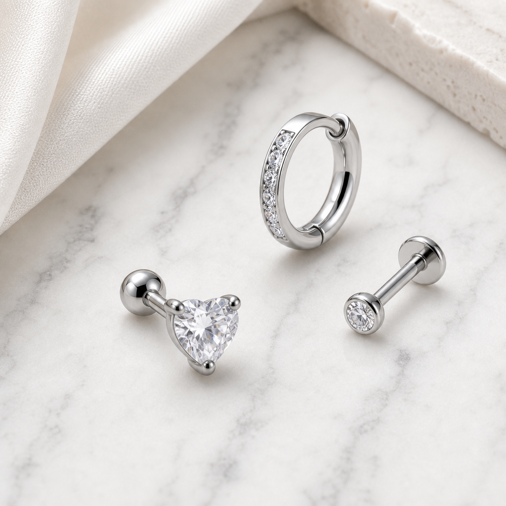 [TOPOSH-LEGACY-LAYOUT-REPAIR-20260717-LEGACY02:TP-CAR-EX-SIL-16G6-B4-B4-CLCZ-009:06] Clear CZ Titanium Cartilage Barbell – Silver | 06_accessory_flatlay