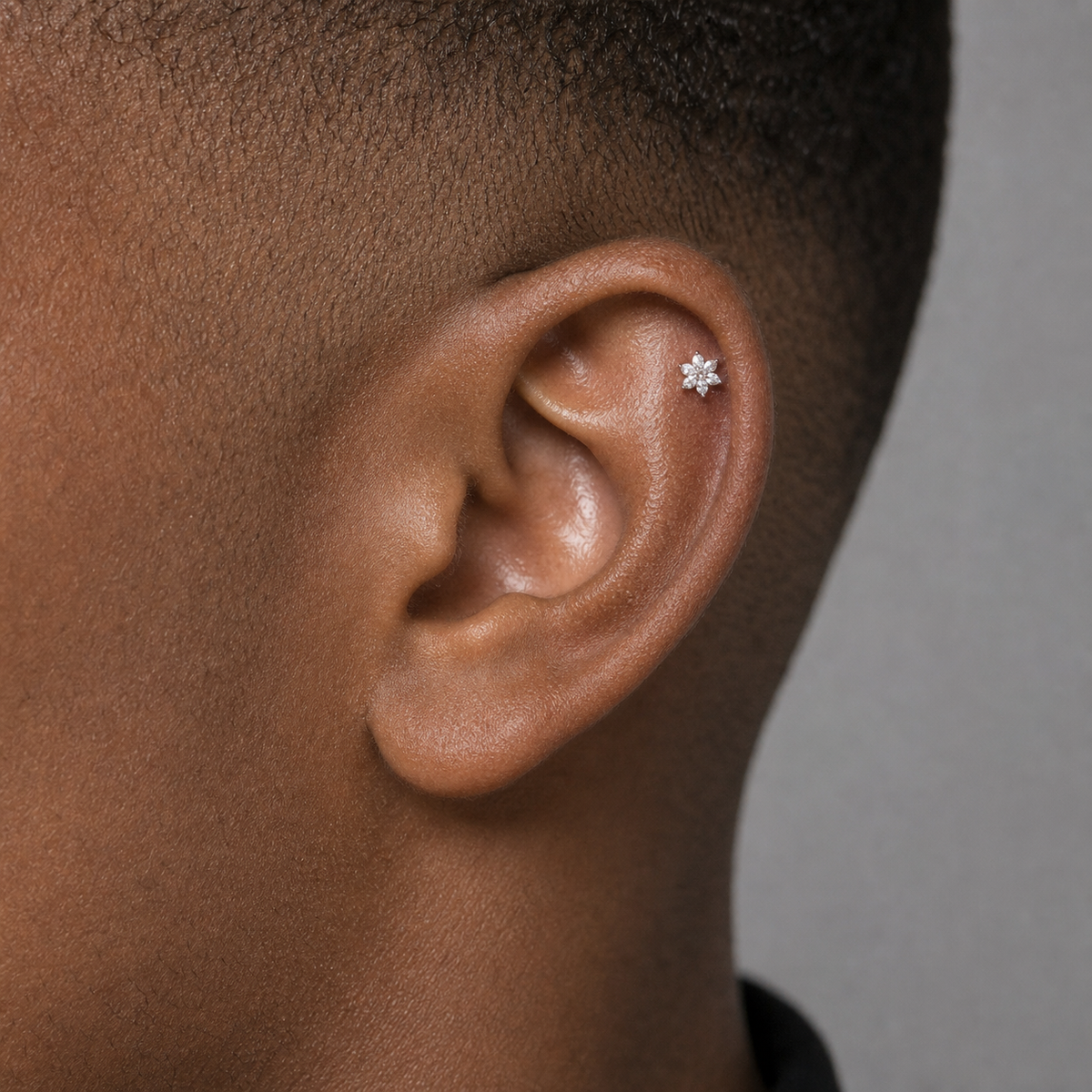 [TOPOSH-LEGACY-LAYOUT-REPAIR-20260717-LEGACY02:TP-CAR-EX-SIL-16G6-B4-B4-CLCZ-010:03] Clear CZ Titanium Cartilage Barbell – Silver | 03_model_black