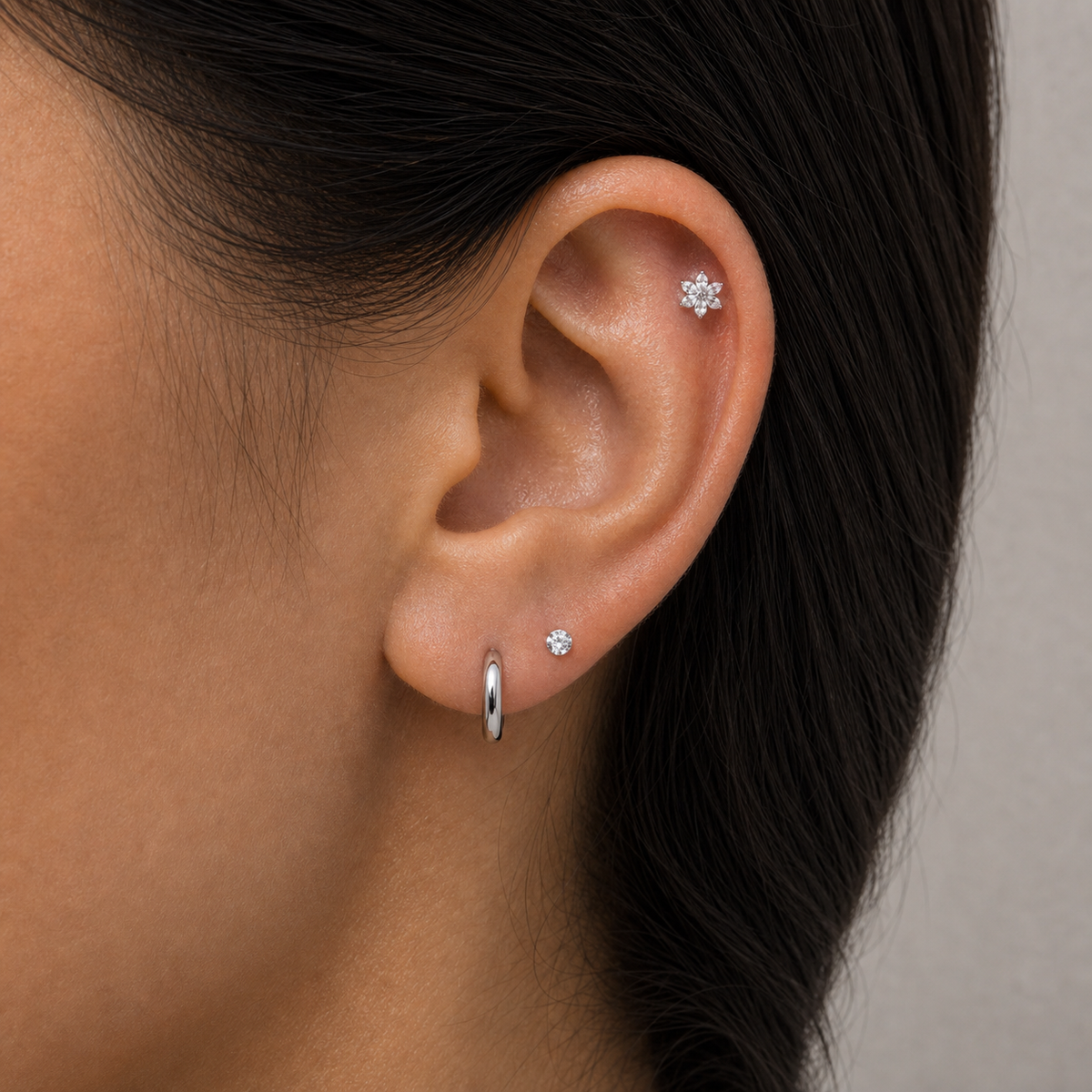 [TOPOSH-LEGACY-LAYOUT-REPAIR-20260717-LEGACY02:TP-CAR-EX-SIL-16G6-B4-B4-CLCZ-010:04] Clear CZ Titanium Cartilage Barbell – Silver | 04_model_asian