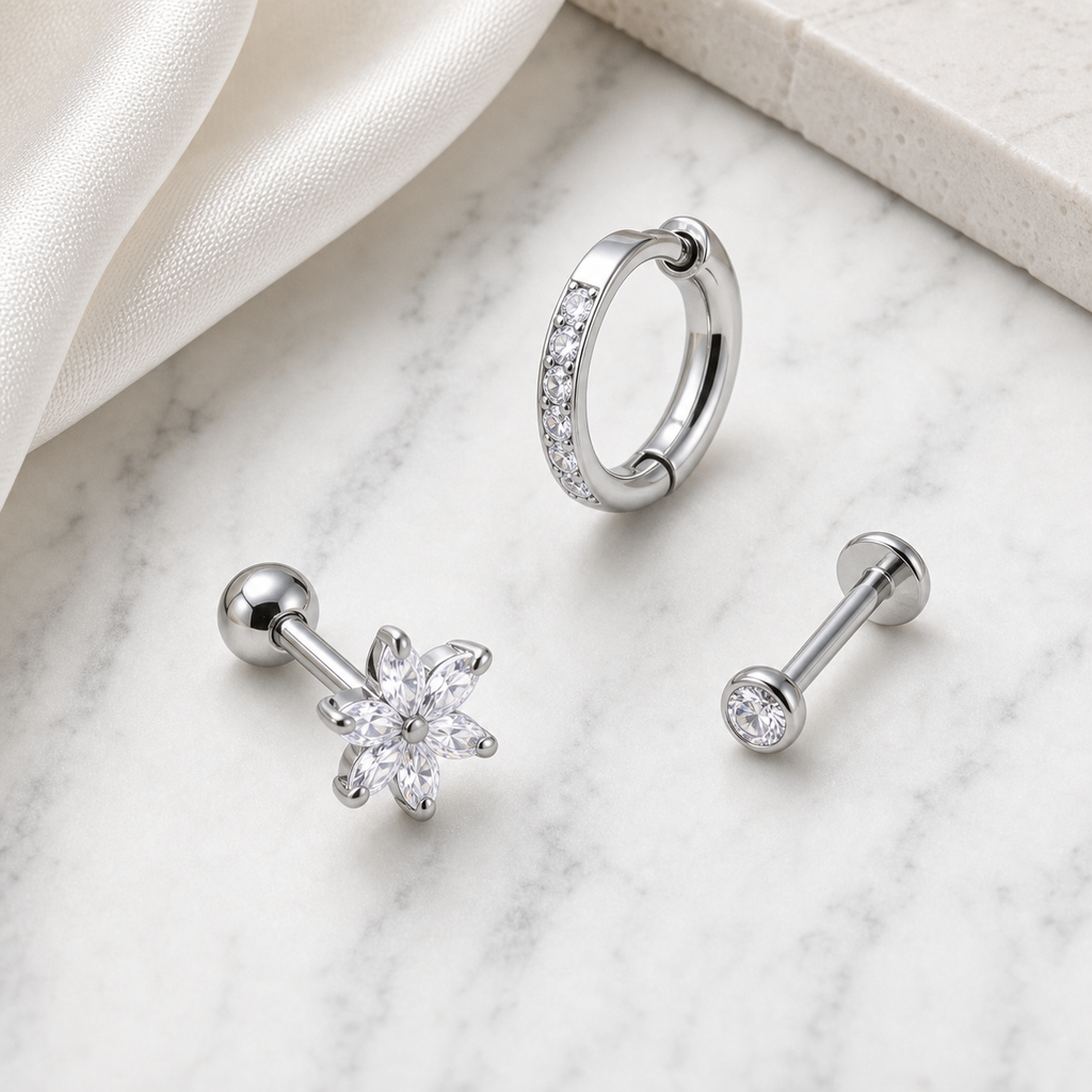 [TOPOSH-LEGACY-LAYOUT-REPAIR-20260717-LEGACY02:TP-CAR-EX-SIL-16G6-B4-B4-CLCZ-010:06] Clear CZ Titanium Cartilage Barbell – Silver | 06_accessory_flatlay