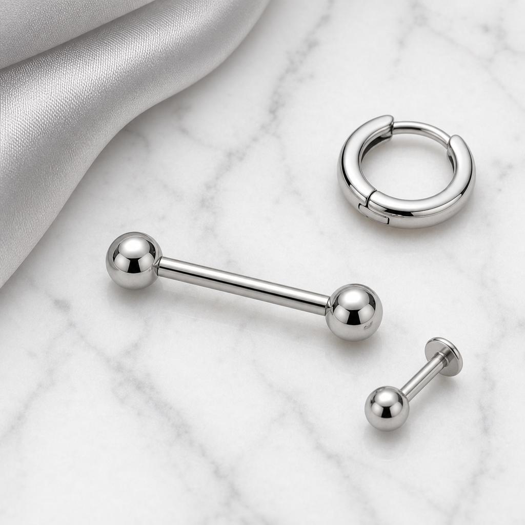 [TOPOSH-LEGACY-LAYOUT-REPAIR-20260717-LEGACY04:TP-CAR-IN-SIL-16G6-B4-B4-PLN-101:06] Titanium Cartilage Barbell – Silver, 6+4+4mm | 06_accessory_flatlay