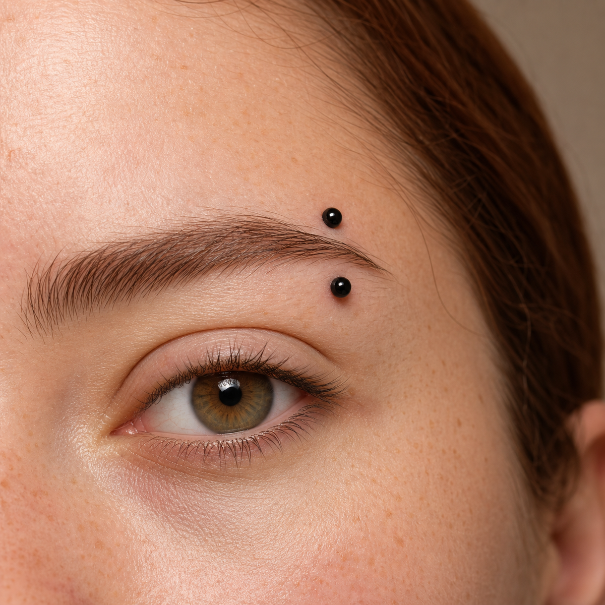 [TOPOSH-ROLE-ORDER-CLEANUP-20260717-BATCH16:TP-EBR-EX-BK-16G10-B3-B3-PLN-565:02] Titanium Eyebrow Barbell – Black, 10+3+3mm | 02_model_white
