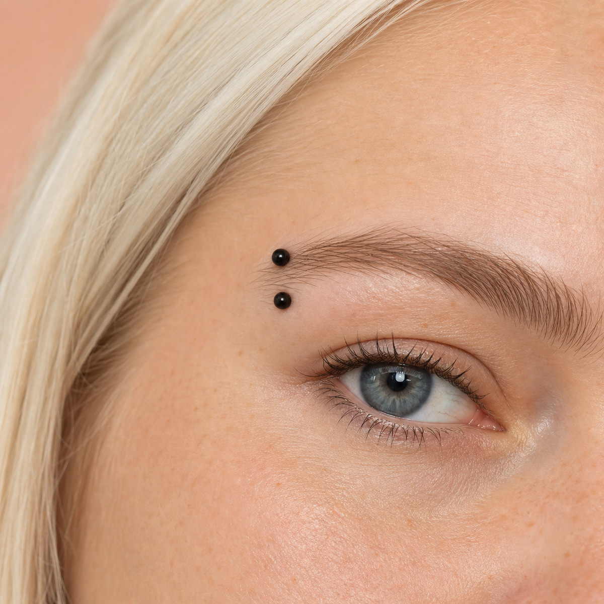[TOPOSH-ROLE-ORDER-CLEANUP-20260717-BATCH16:TP-EBR-EX-BK-16G6-B3-B3-PLN-564:02] Titanium Eyebrow Barbell – Black, 6+3+3mm | 02_model_white