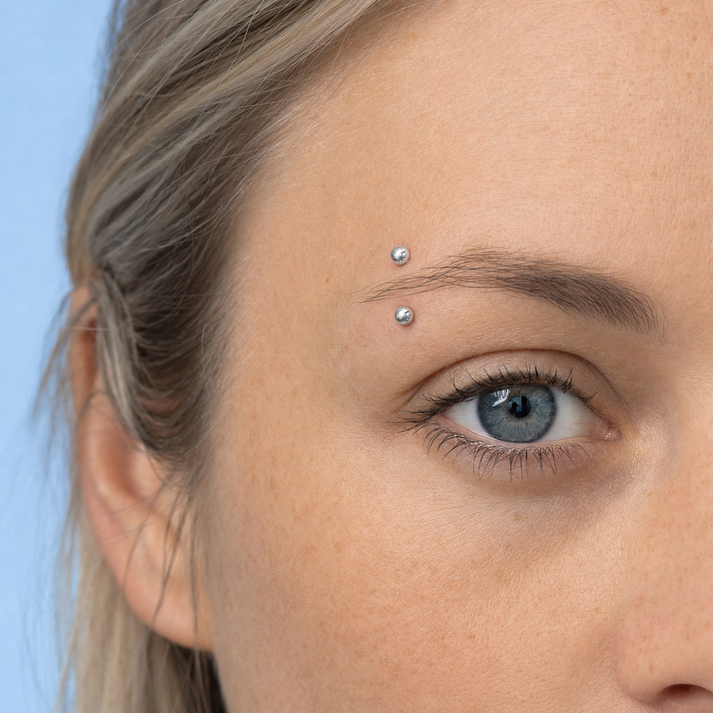 [TOPOSH-ROLE-ORDER-CLEANUP-20260717-BATCH16:TP-EBR-IN-SIL-16G8-PLN-022:02] Titanium Eyebrow Barbell – Silver | 02_model_white