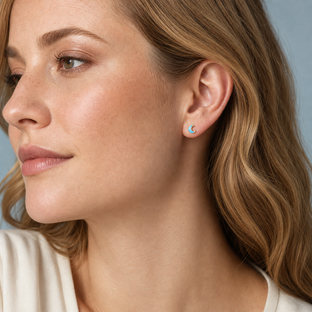 [TOPOSH-ROLE-ORDER-CLEANUP-20260717-BATCH18:TP-ER-EX-GD-20G8-T4-PLN-026:02] Titanium Earring – Gold | 02_model_white