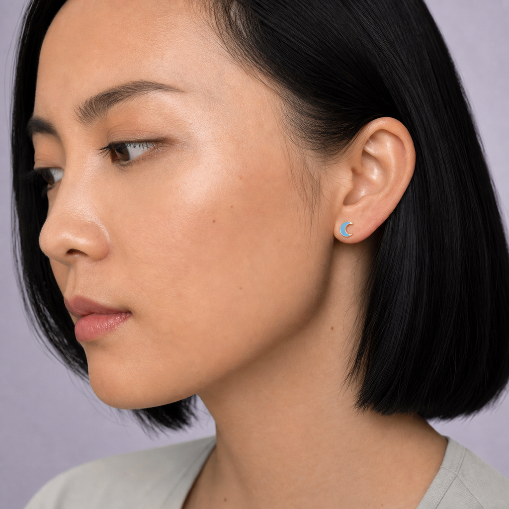 [TOPOSH-ROLE-ORDER-CLEANUP-20260717-BATCH18:TP-ER-EX-GD-20G8-T4-PLN-026:04] Titanium Earring – Gold | 04_model_asian