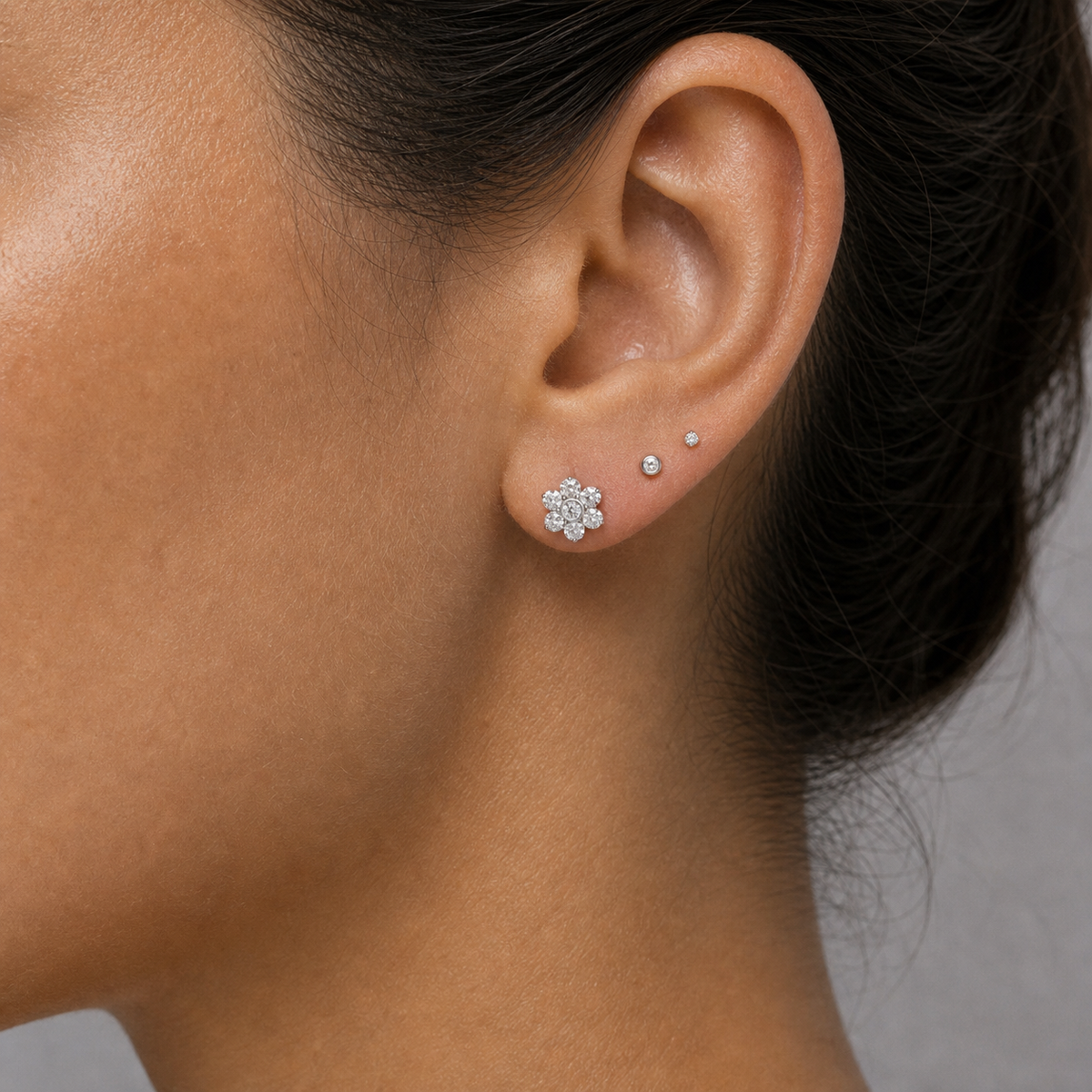 [TOPOSH-ROLE-ORDER-CLEANUP-20260717-BATCH18:TP-ER-SIL-CLCZ-060:04] Clear CZ Titanium Earring – Silver | 04_model_asian