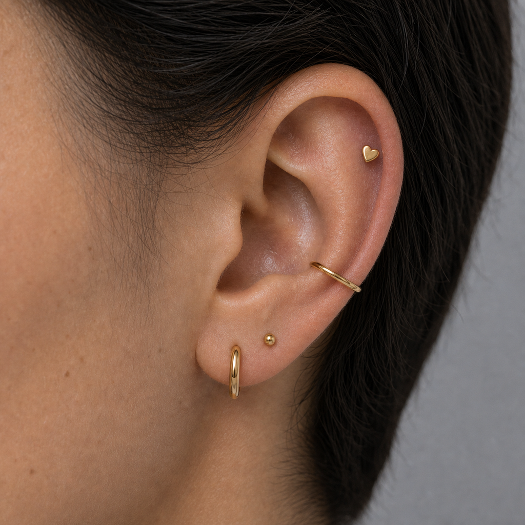 [TOPOSH-LEGACY-LAYOUT-REPAIR-20260717-LEGACY08:TP-FB-IN-GD-18G6-T4-PLN-086:04] Heart Titanium Flat Back – Gold | 04_model_asian