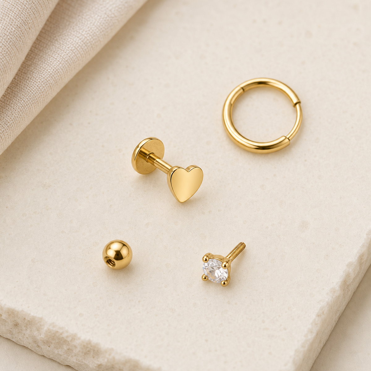 [TOPOSH-LEGACY-LAYOUT-REPAIR-20260717-LEGACY08:TP-FB-IN-GD-18G6-T4-PLN-086:06] Heart Titanium Flat Back – Gold | 06_accessory_flatlay