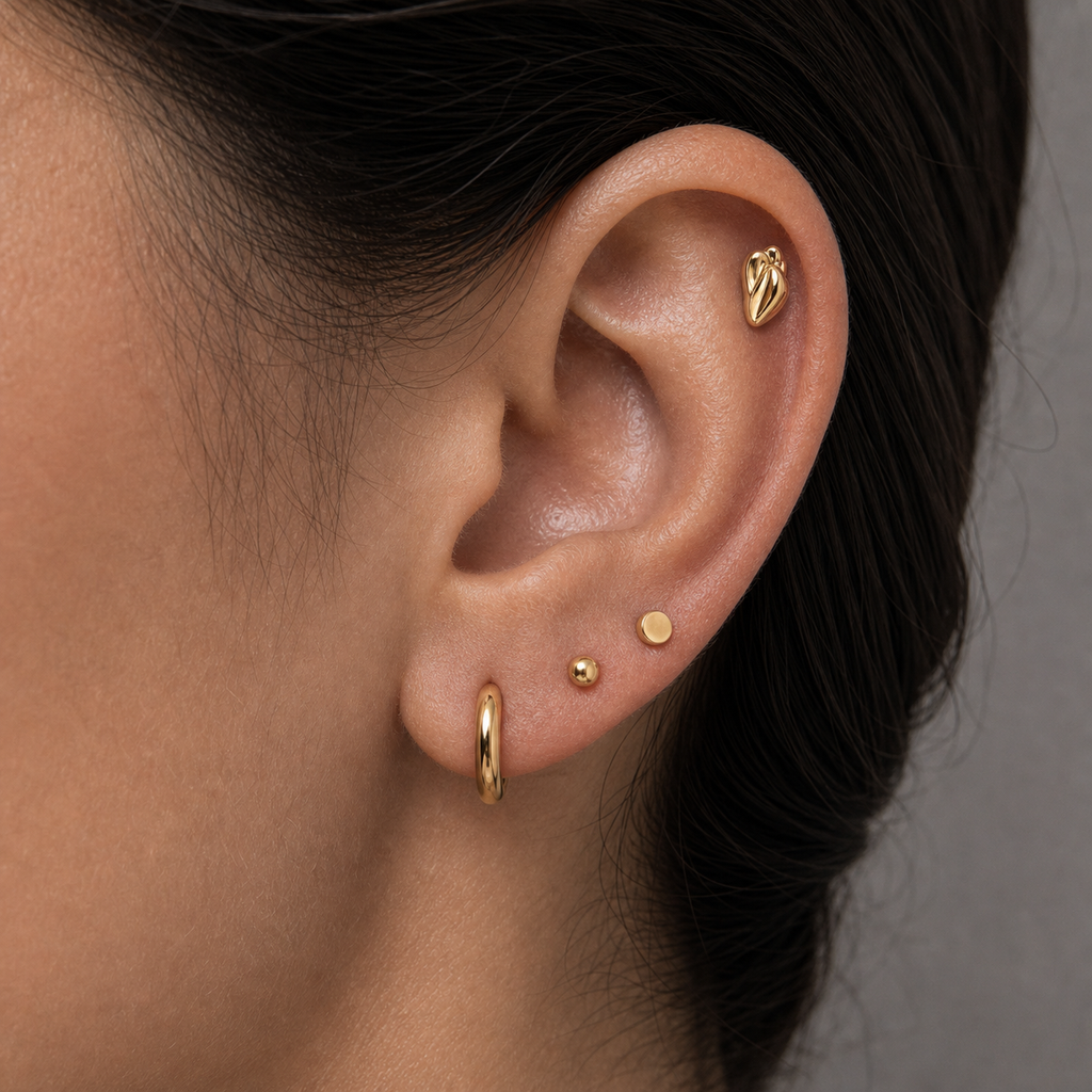 [TOPOSH-LEGACY-LAYOUT-REPAIR-20260717-LEGACY07:TP-FB-IN-GD-18G6-T4-PLN-164:04] Claw Titanium Flat Back – Gold | 04_model_asian