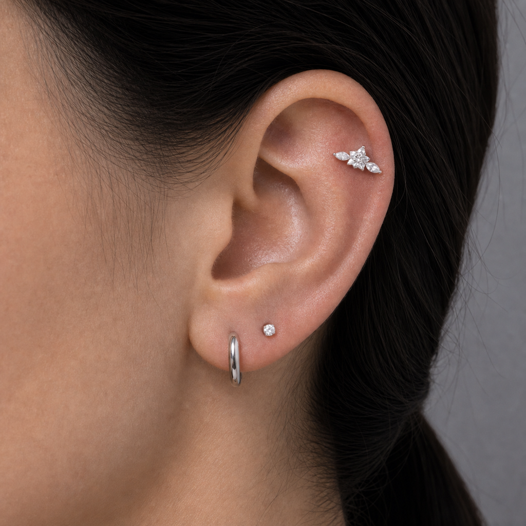 [TOPOSH-LEGACY-LAYOUT-REPAIR-20260717-LEGACY08:TP-FB-IN-SIL-16G6-T4-CLCZ-2287:02] Leaf Cluster Clear CZ Titanium Flat Back – Silver | 02_model_white