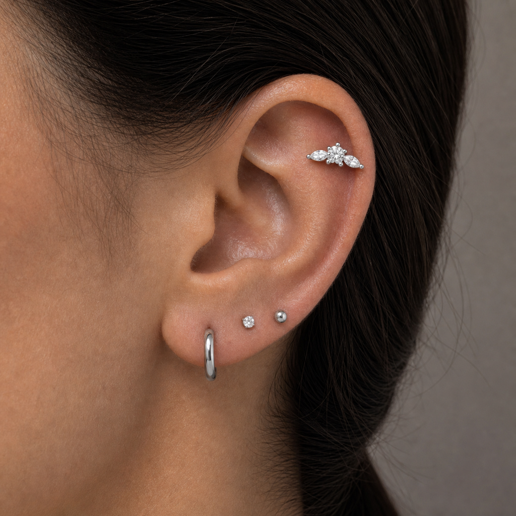 [TOPOSH-LEGACY-LAYOUT-REPAIR-20260717-LEGACY08:TP-FB-IN-SIL-16G6-T4-CLCZ-2287:04] Leaf Cluster Clear CZ Titanium Flat Back – Silver | 04_model_asian