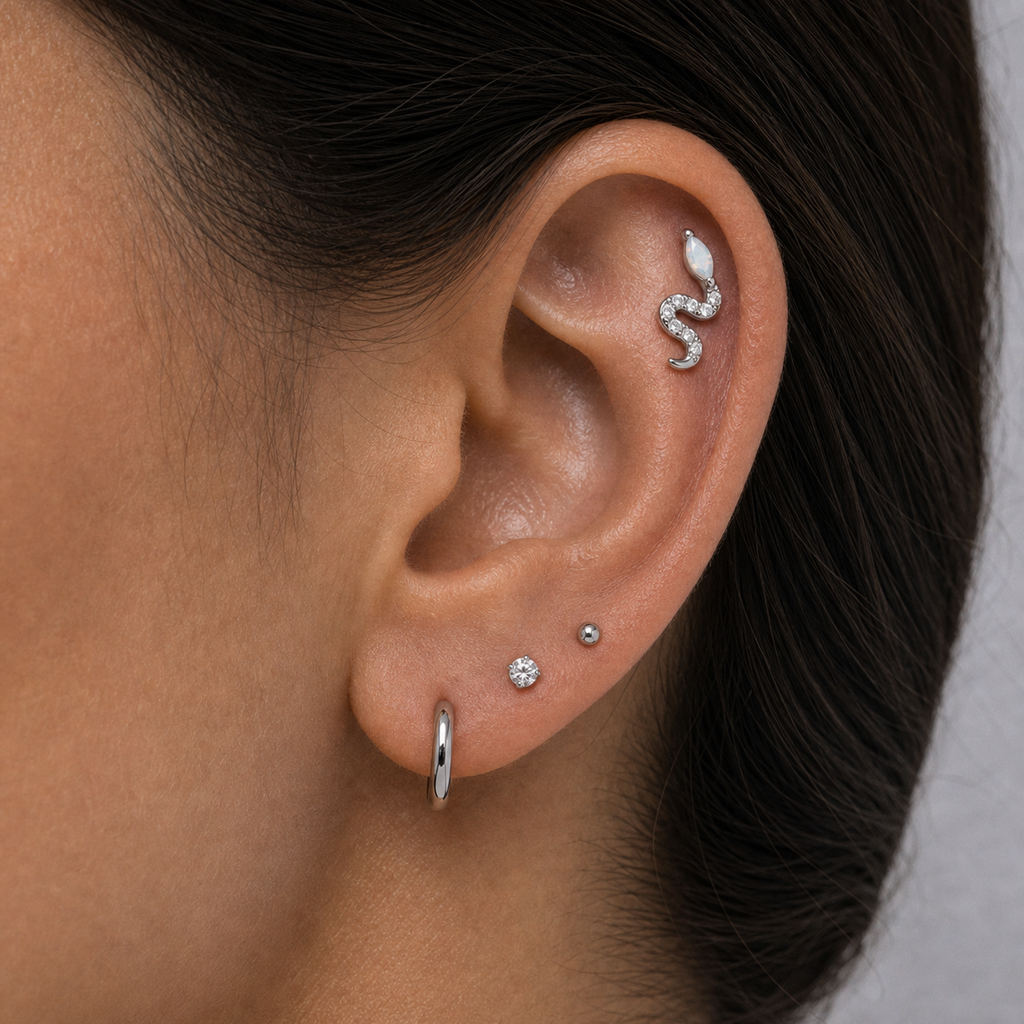 [TOPOSH-LEGACY-LAYOUT-REPAIR-20260717-LEGACY06:TP-FB-IN-SIL-16G6-T4-OP17-045:04] White Opal Titanium Flat Back – Silver | 04_model_asian